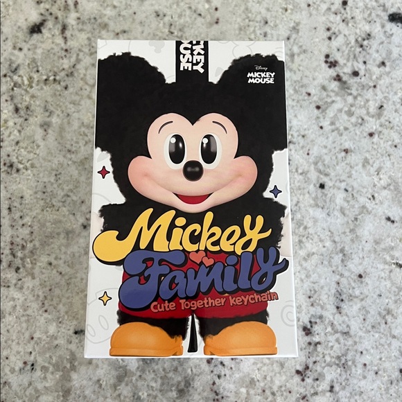 Pop Mart Mickey Family Cute Together Keychain Series Minnie - Picture 2 of 3